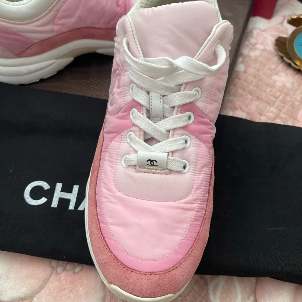 Chanel
Cloth trainers
38EU
Very good condition
Pink, Cloth - Picture 9 of 11